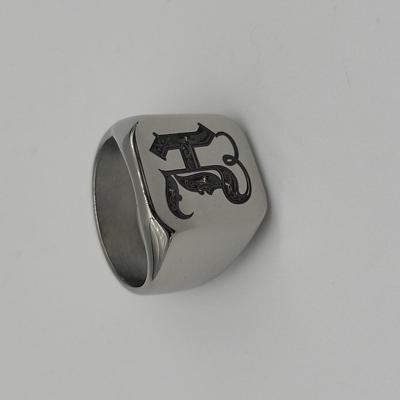 304- Stainless Steel Handmade Men's Ring Letter H Engraved Size 9 NWT - Picture 1 of 8